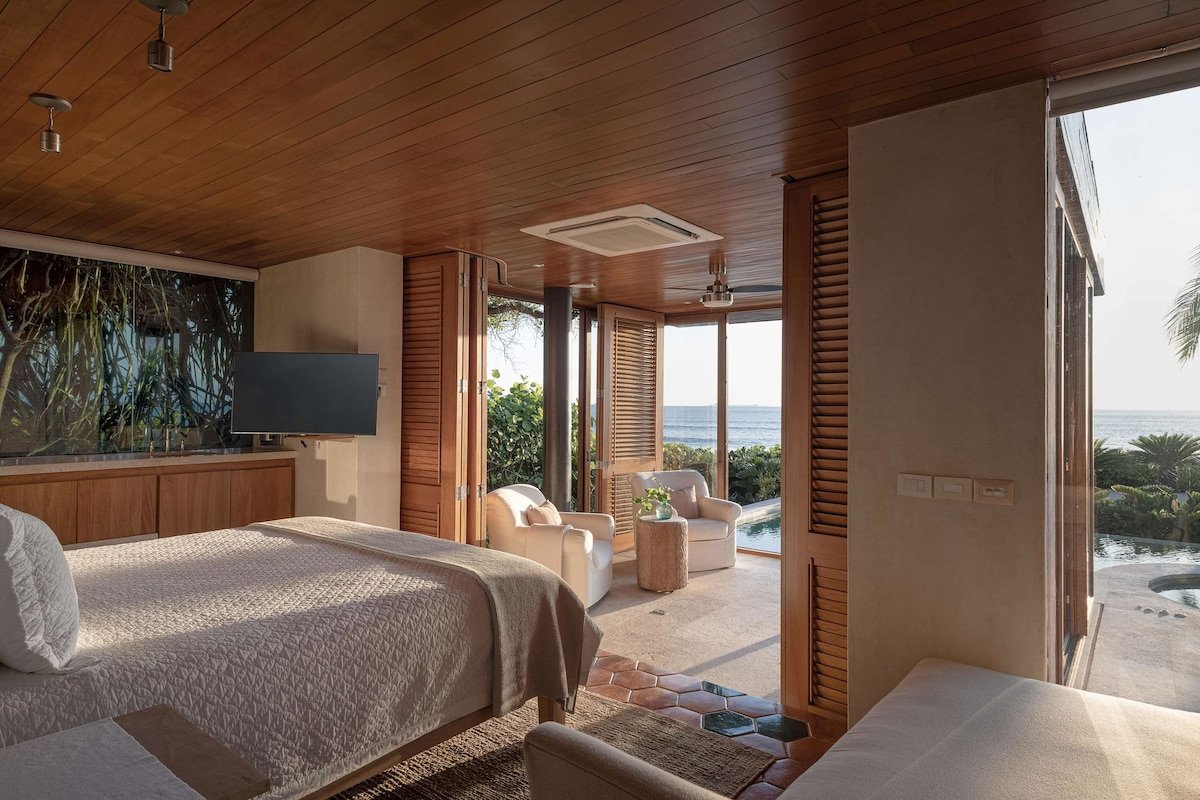 Beachfront Sanctuary / Private Pool & Ocean Access gallery image 4