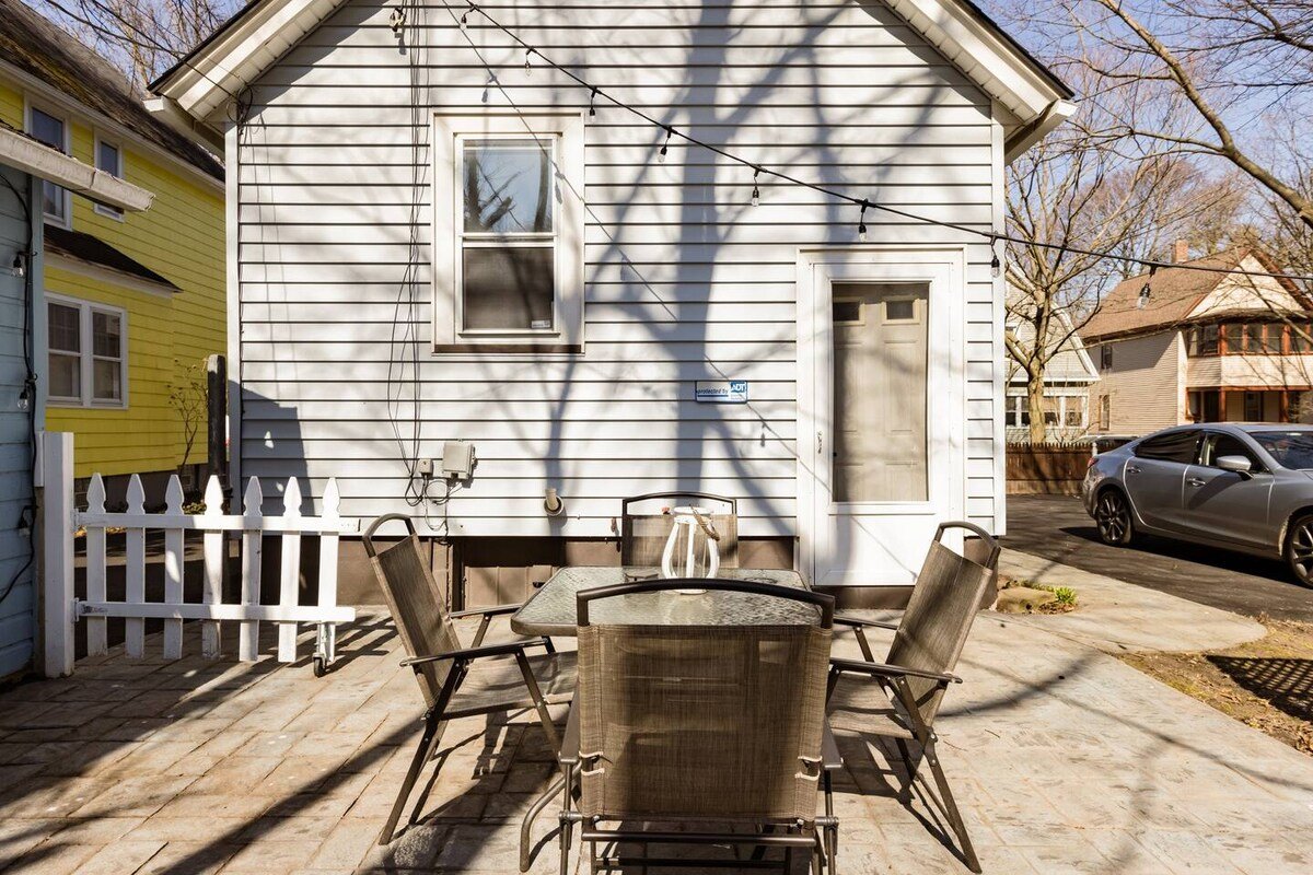 Entire house in a vibrant neighborhood – 3 Beds gallery image 3