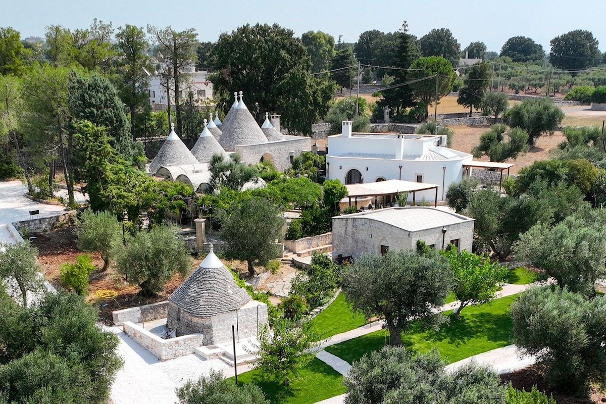 Portico – Heated pool -Trulli 4 apartments gallery image 2