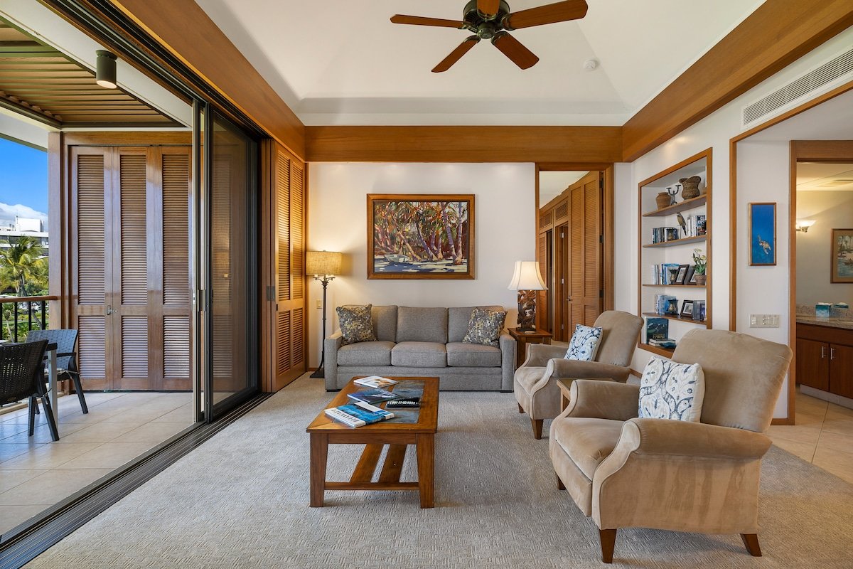 Breathtaking top floor Oceanfront Condo gallery image 4