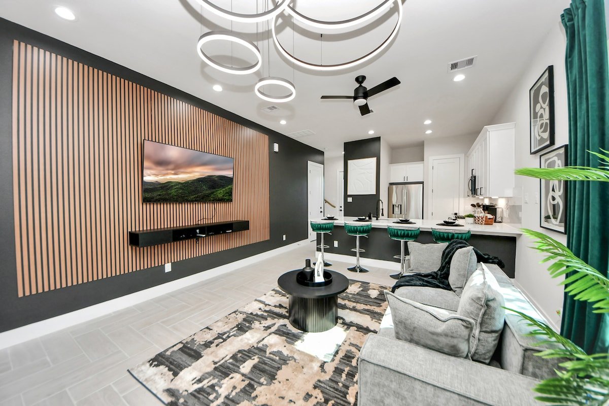 Emerald Escape (near NRG stadium/Med Cntr)