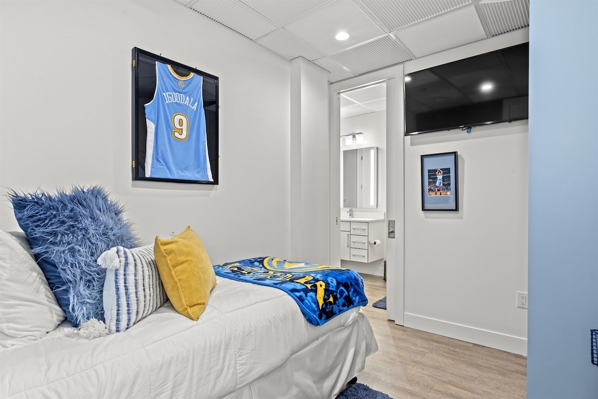 The All-Star! Deluxe Penthouse in Heart of Downtow gallery image 5