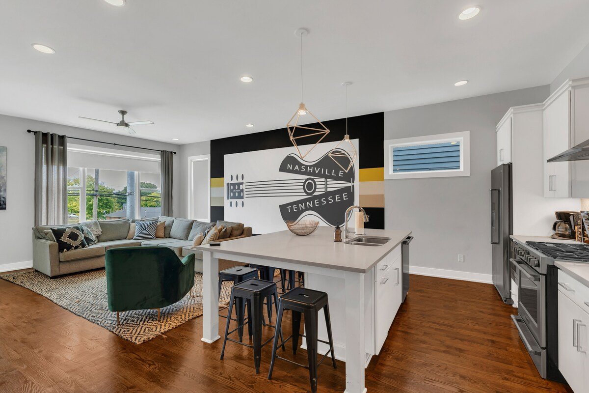 Huge Nashville Stunner Breathtaking Downtown Views gallery image 3