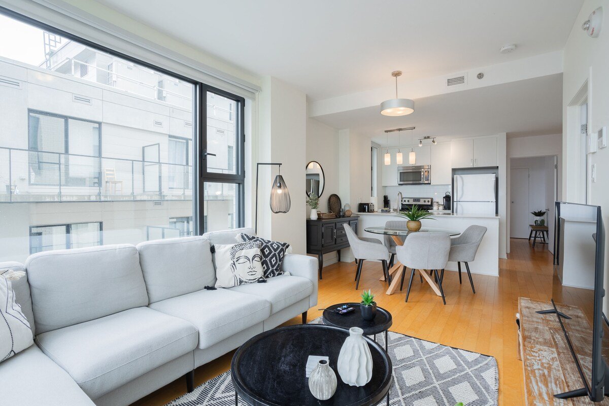 Free Indoor Parking Old Montreal 16 gallery image 4