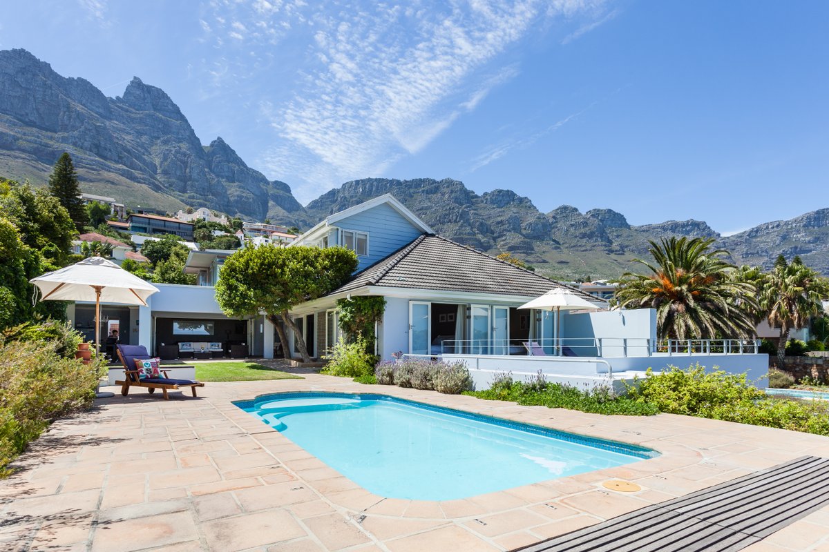 Camps Bay home sleeps 10. 5 min walk to beach.