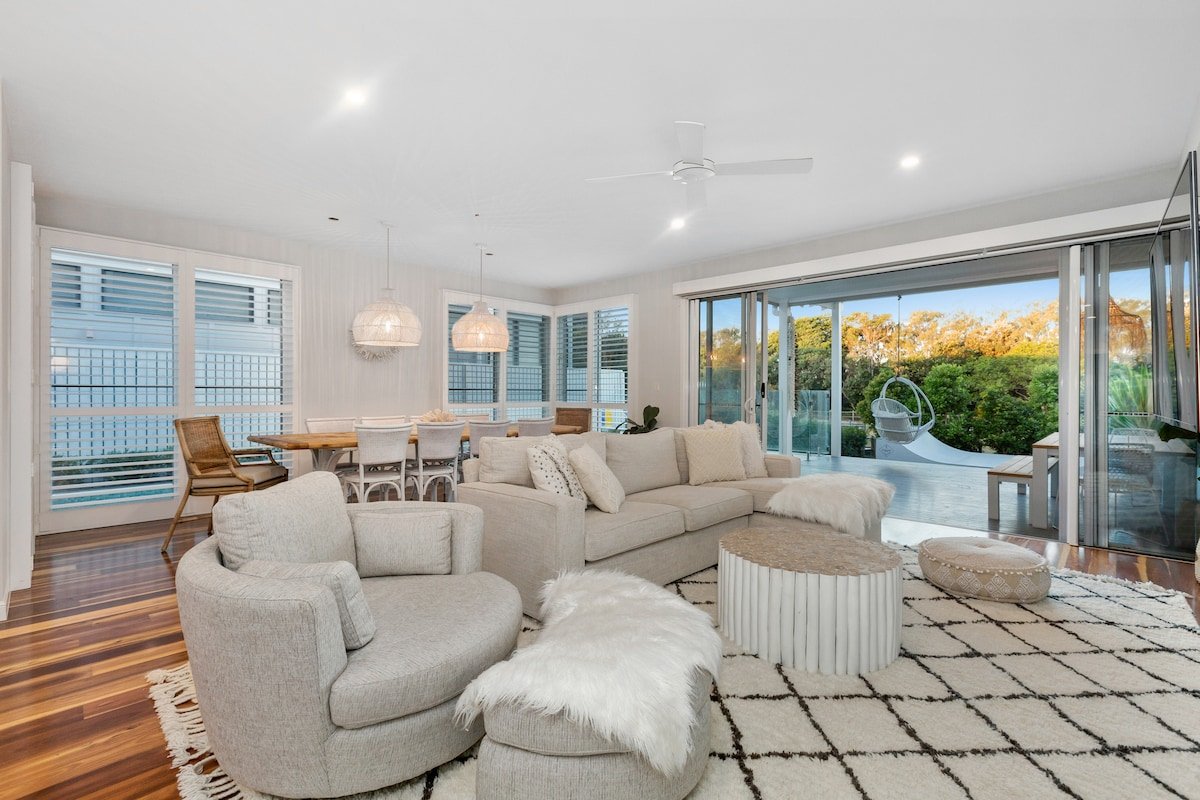 ARANA BEACHFRONT BEACH HOUSE-LUXURY COMFORT STYLE gallery image 5