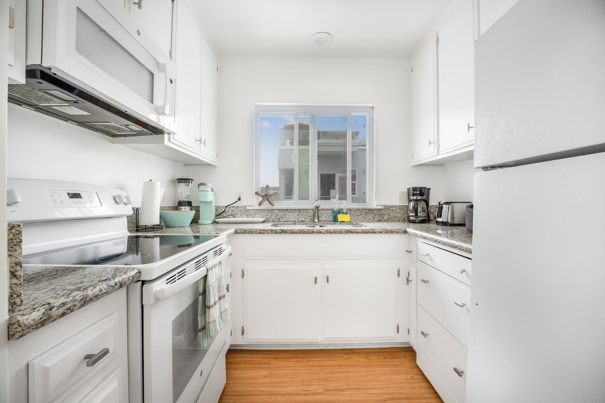 Beach Villa w/Views, Patio Firepit, AC, Parking gallery image 4