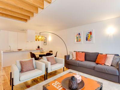 Almada Luxurious Duplex by DA’HOME