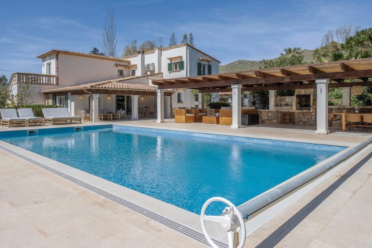 Luxury villa with heated pool in Port Pollença gallery image 3
