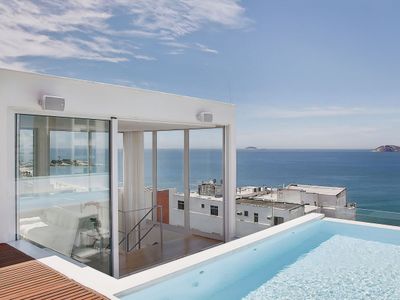 Beautiful luxury and modern triplex penthouse with 3 bedrooms in Ipanema
