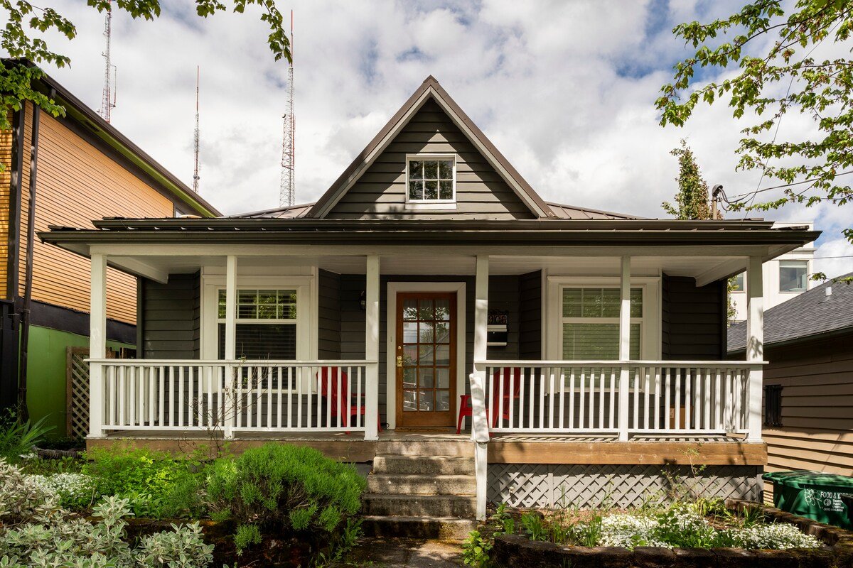 Urban Retreat-Sauna-Craftsman-Pets-Backyard gallery image 3