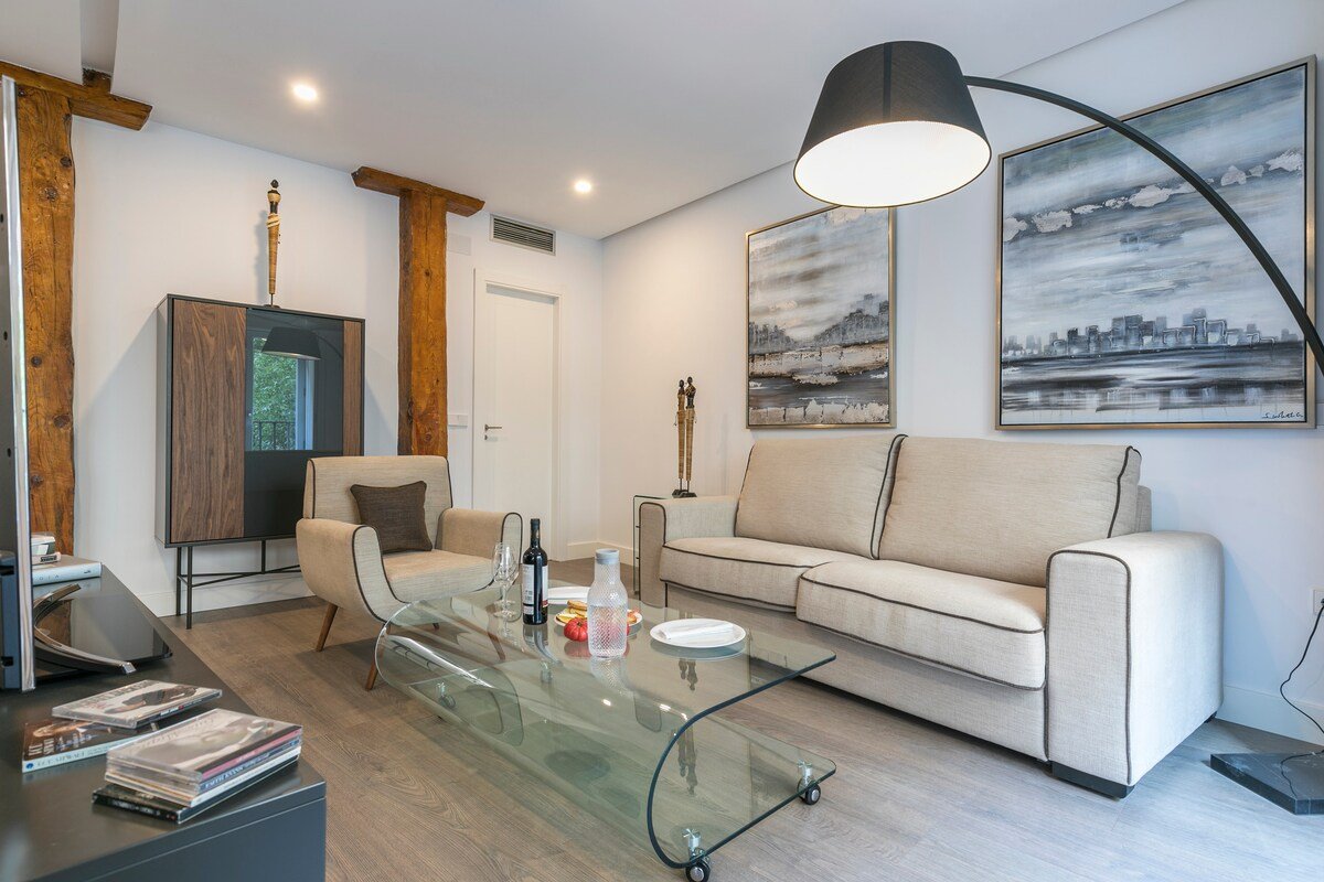Stylish apartment in the very CENTER of MADRID gallery image 4