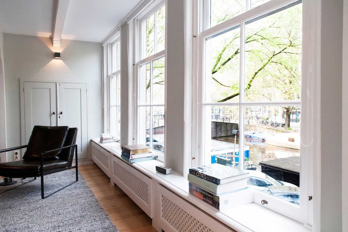 Canal house apartment in famous Jordaan district gallery image 5