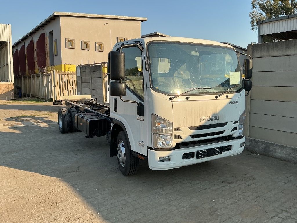 ISUZU NQR 500 AMT C C for Sale in South Africa