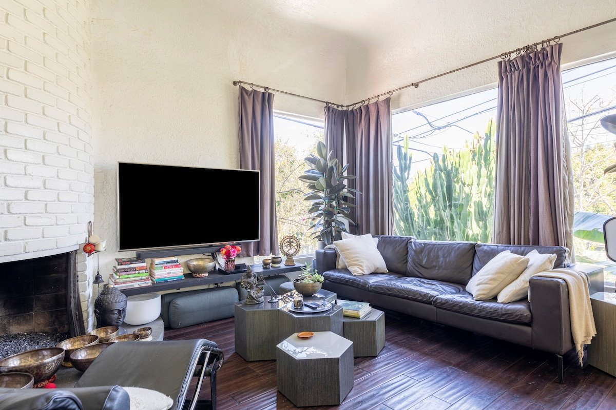 Chic Yoga Villa & Saltwater Pool Sunset Junction Silverlake. gallery image 4