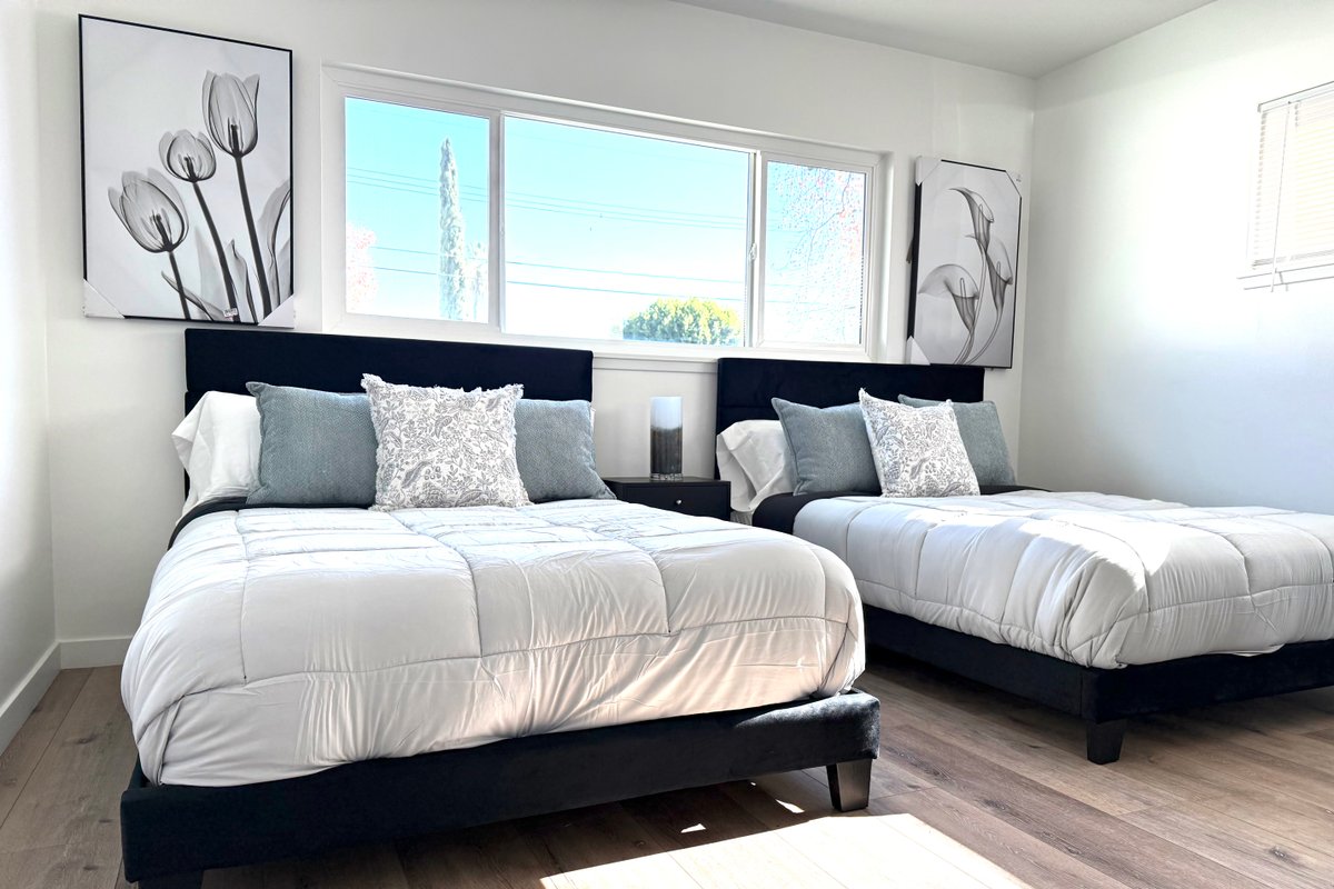 New house/large pool 10 mins to universal studio