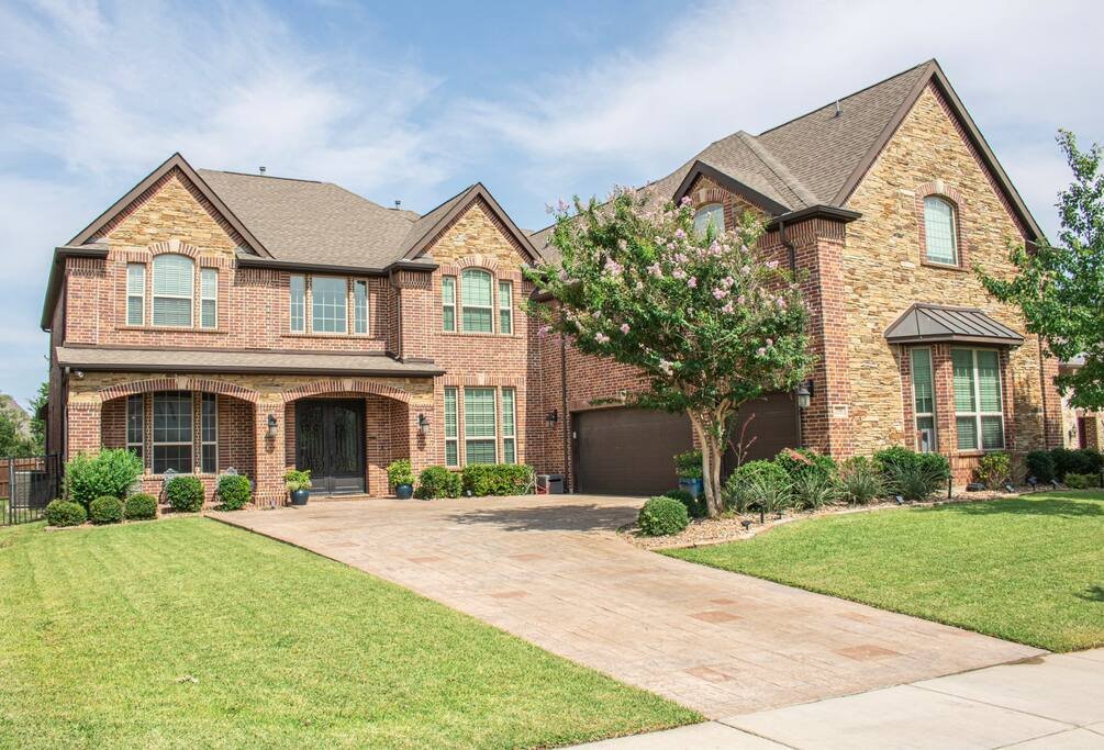 Luxury Home-Elevator, Theater, Keller ISD PETS OK
