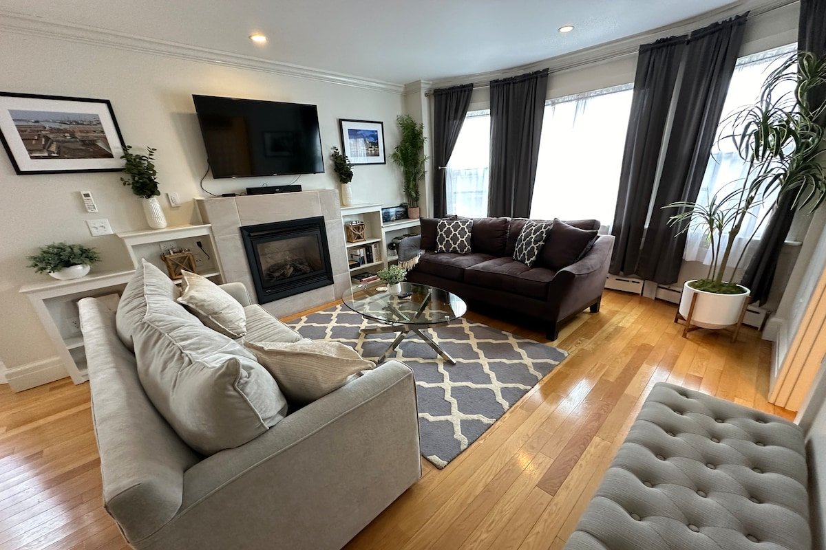 Bright and Open 2 Bed 1 Bath Apt. off Broadway gallery image 3