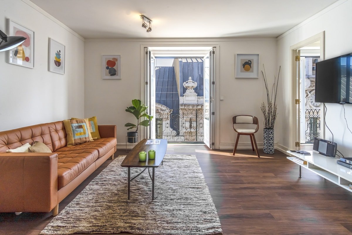 LV Premier Chiado CH1- Balcony, Central, Elevator gallery image 2