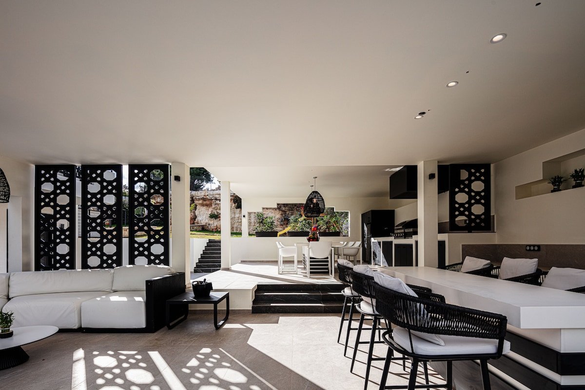 Refined Living With Contemporary Flair gallery image 5