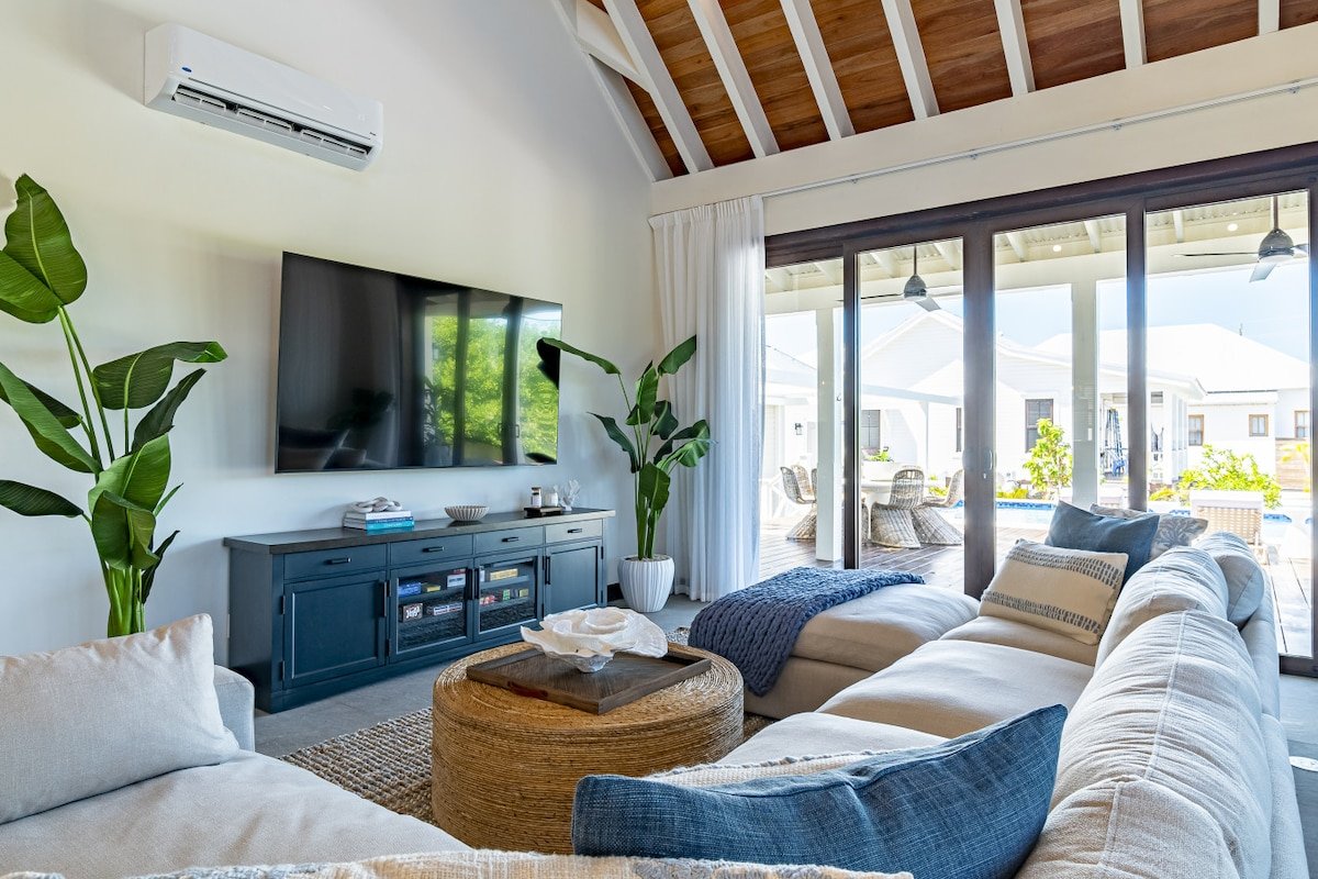 Casa Agua Azul & The Pool Club at Mahogany Bay gallery image 3