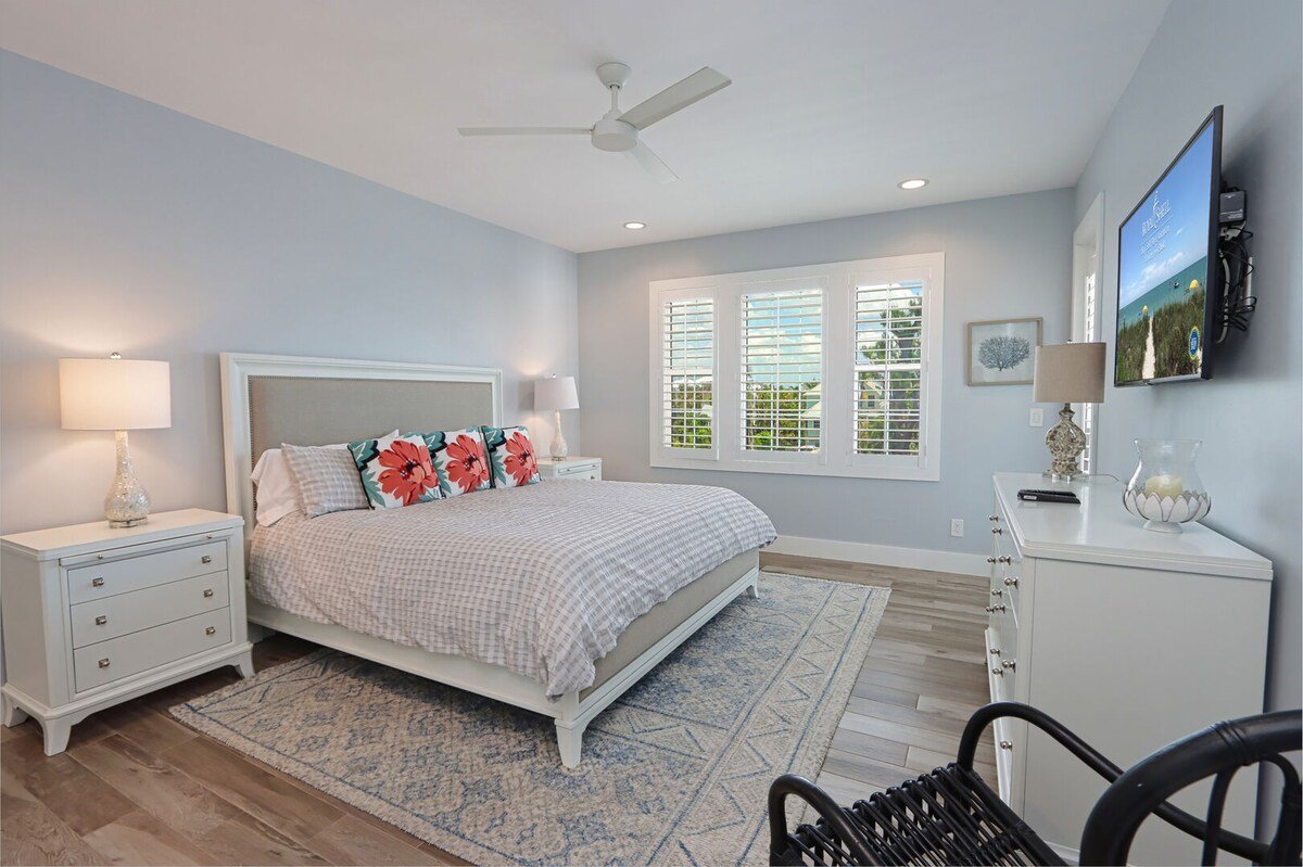 Into The Mystic – Beautiful Remodeled Home gallery image 2