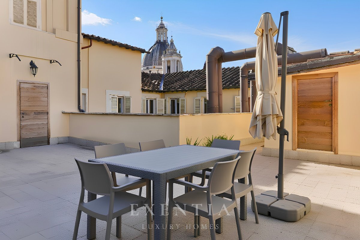 Fleuves de soie – Luxury Penthouse Piazza Navona gallery image 2