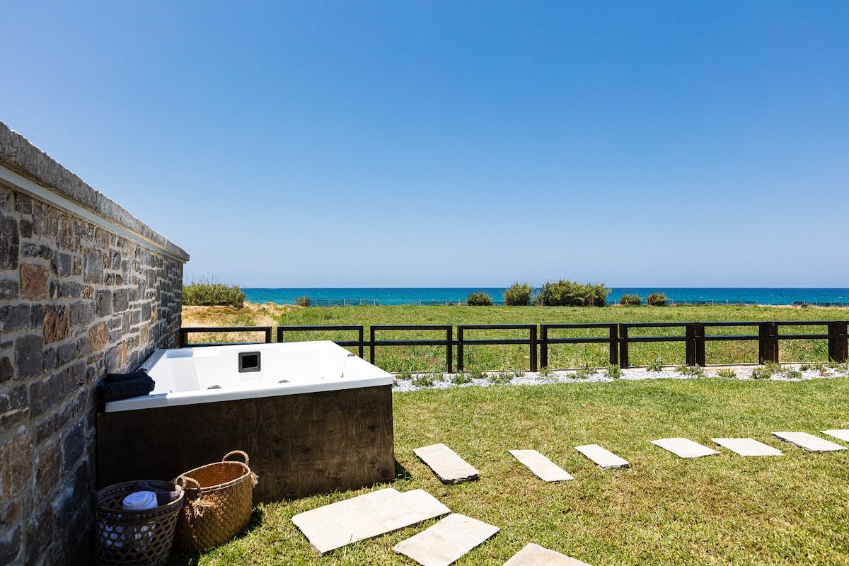 Feyre Boutique Mansion walking distance to beach gallery image 5