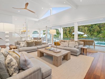 La Casa Blanca – Waterfront Luxury, Walk to beach