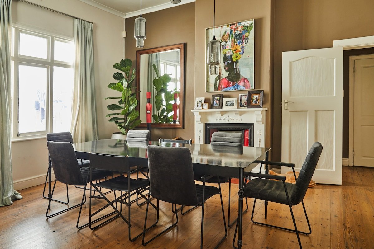 Charming, Sea Point 2 bed Home gallery image 3