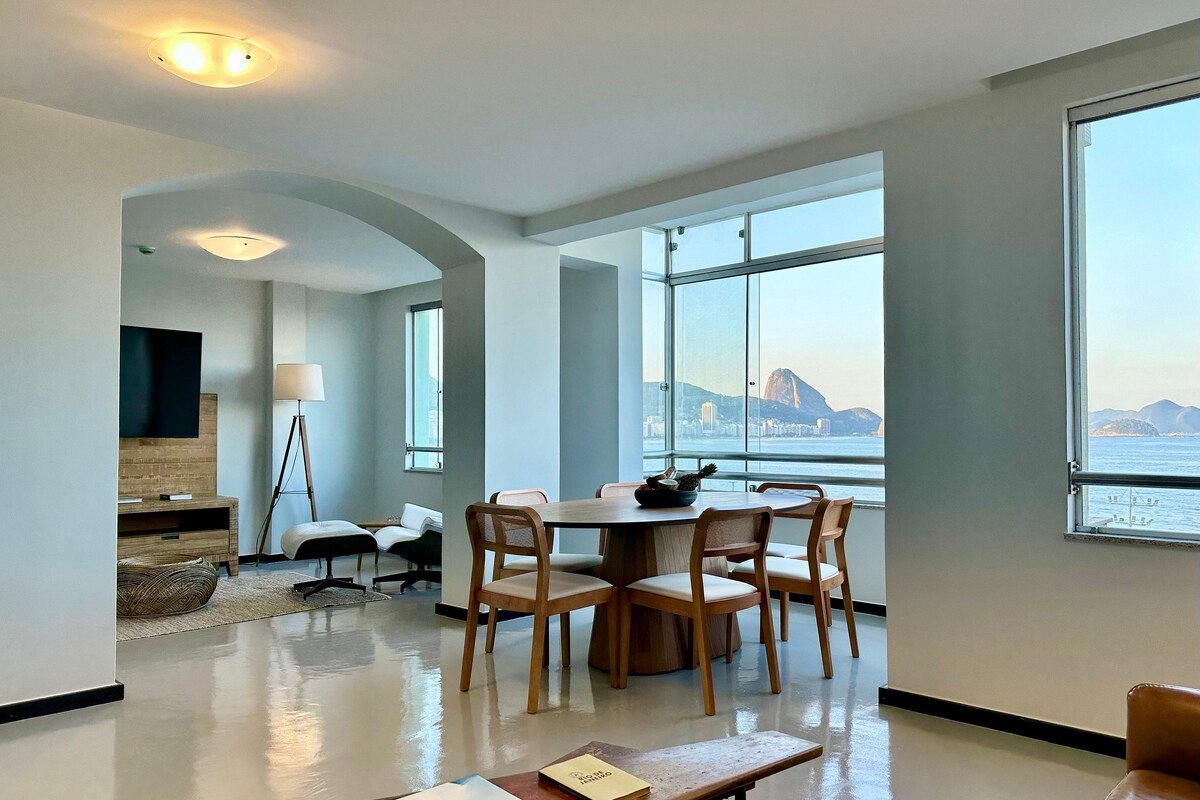 Sea-view Apartment at Posto 6 in Copacabana gallery image 2