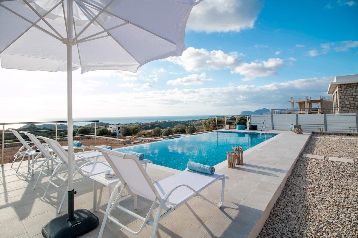 Francis Luxury Villa gallery image 3