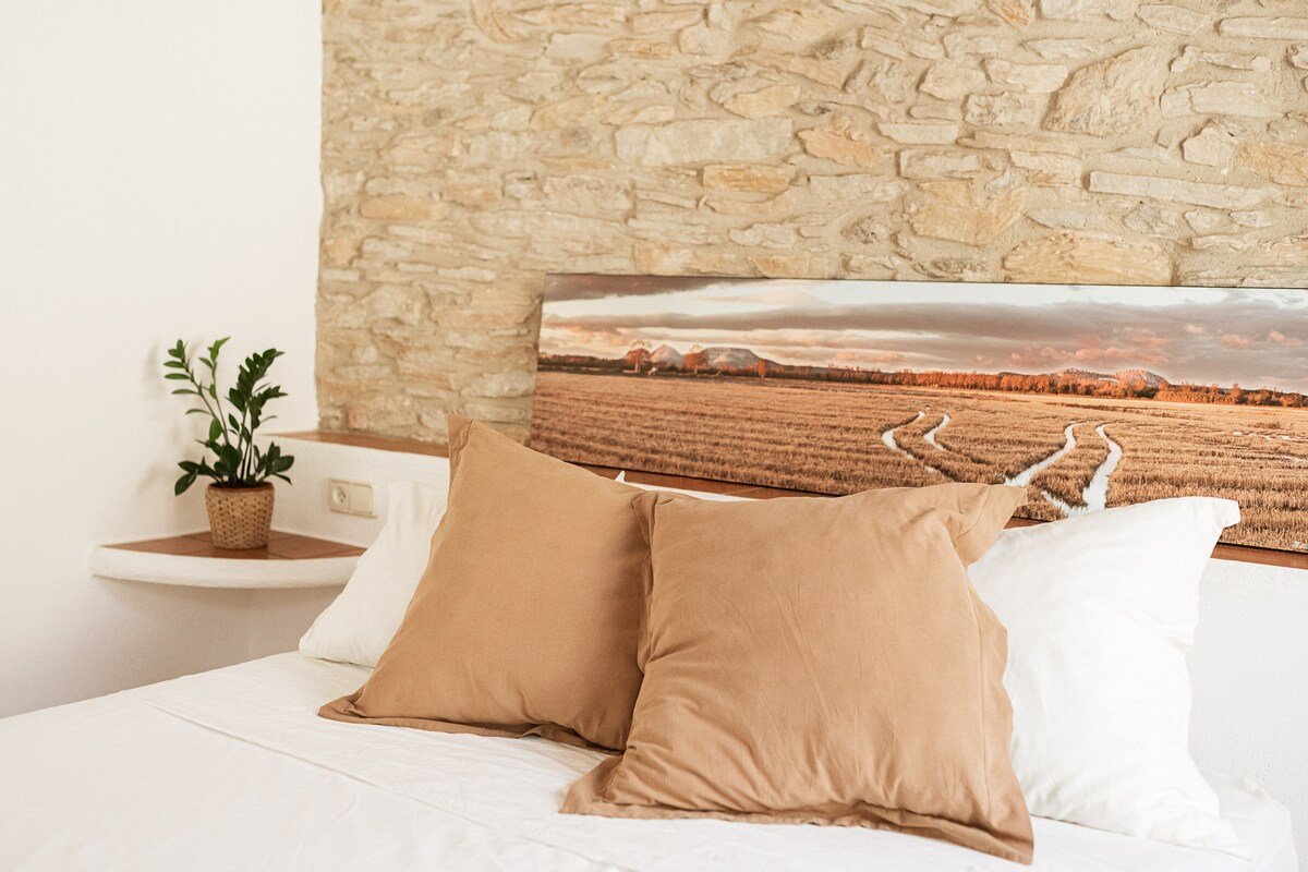 Village house with pool in the center of Begur gallery image 4