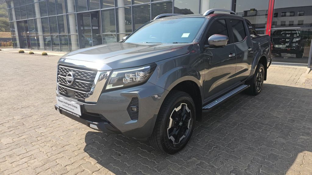 NISSAN NAVARA 2.5D LE 4X4 AT  for Sale in South Africa