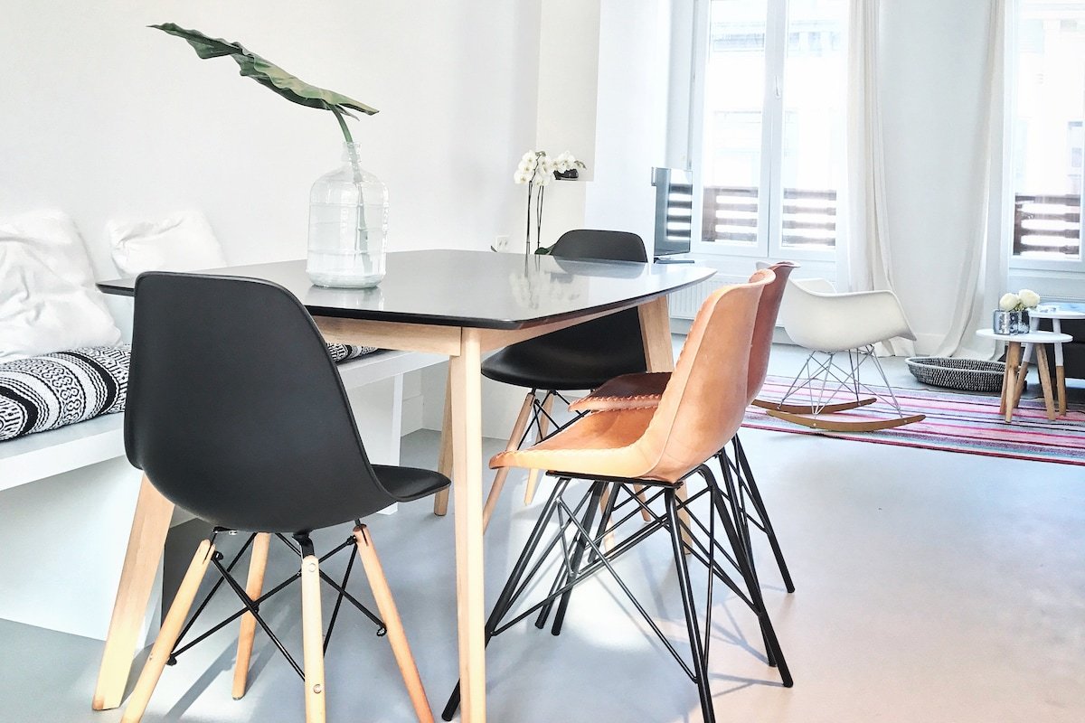 Bright and sunny stylish House! gallery image 5