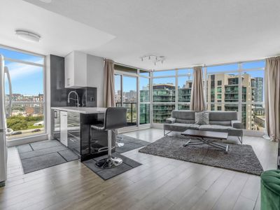 2 BR Waterfront Condo Downtown w/ free Parking