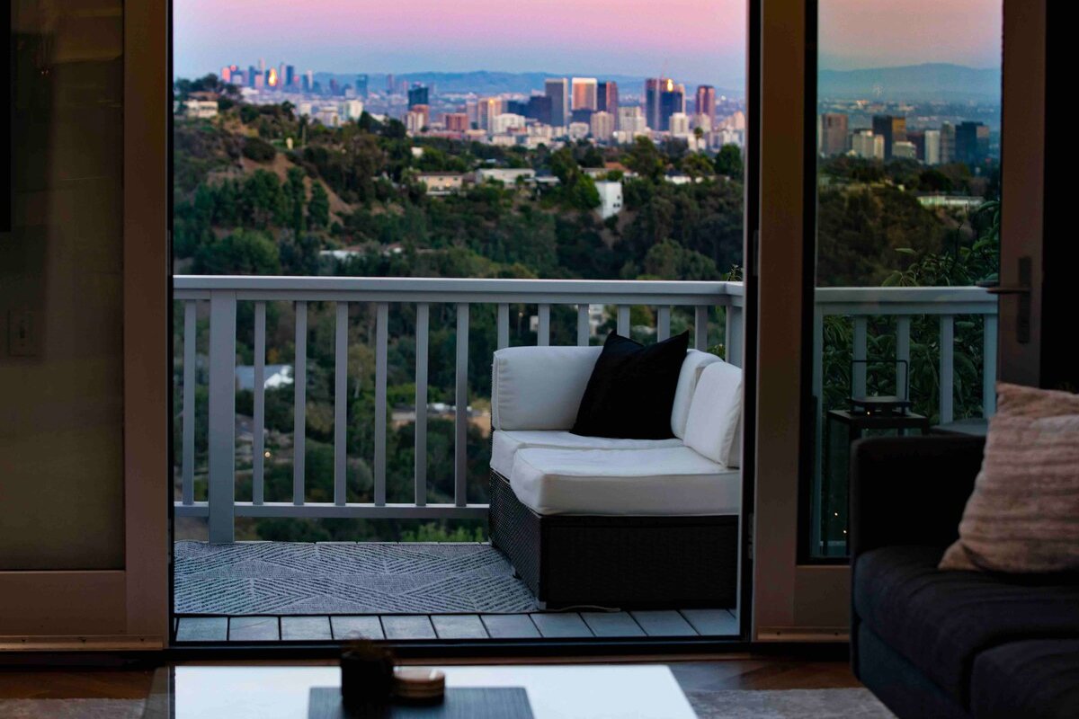 Luxury Brentwood Home with Stunning Views gallery image 5