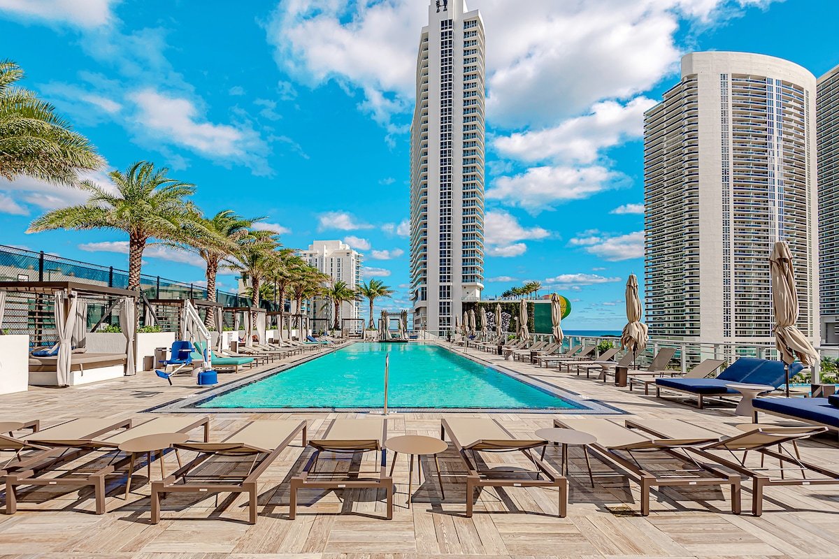 Stunning Luxury Waterview Condo in Hollywood #1708 gallery image 2