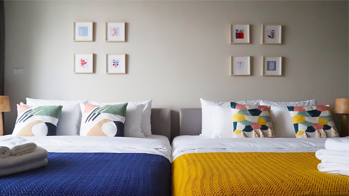 Double Entire Home 9BR 9Bathroom gallery image 4