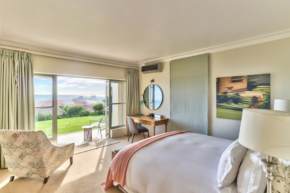 The coastal enclave, Bantry Bay gallery image 2