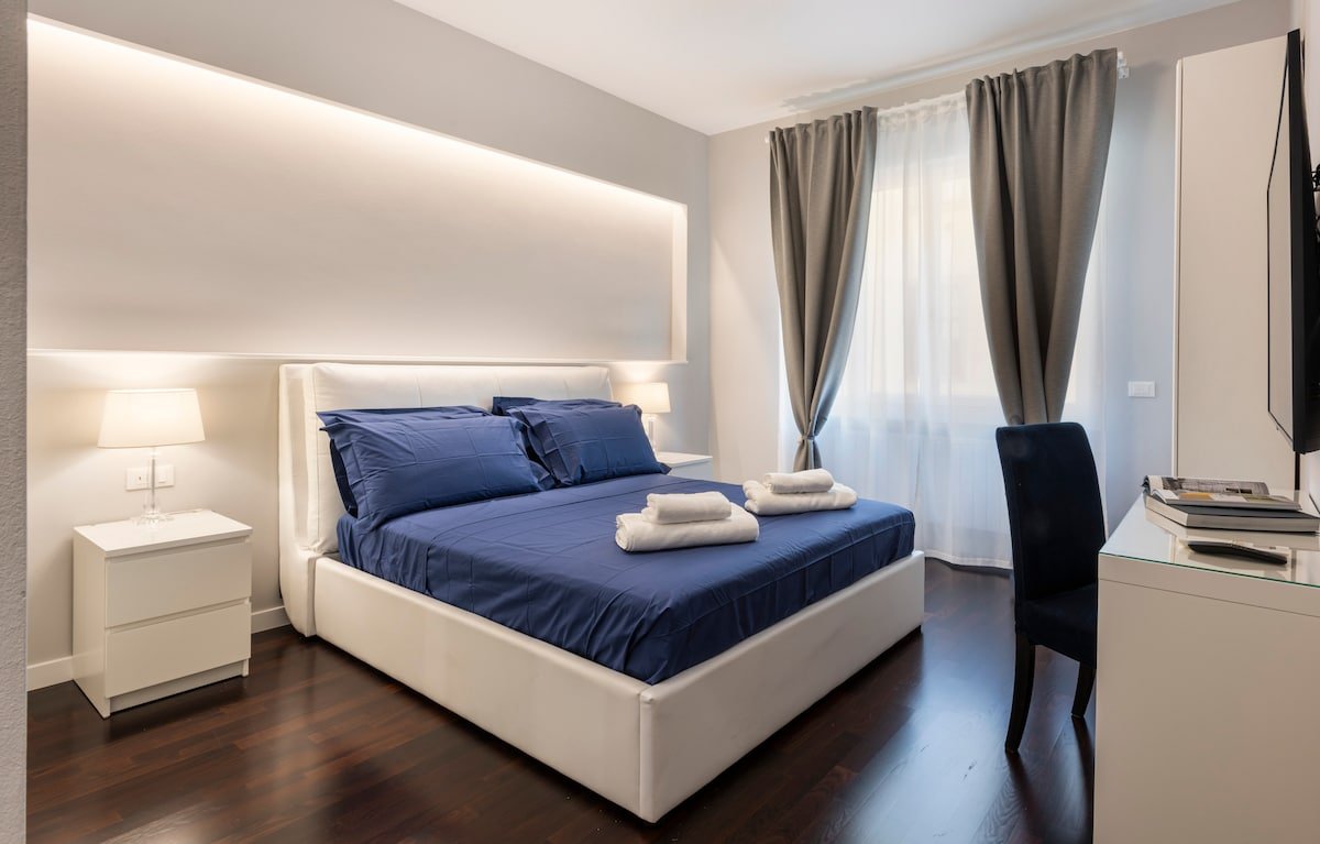 Firenze Rentals Luxury Ponte Vecchio II gallery image 2