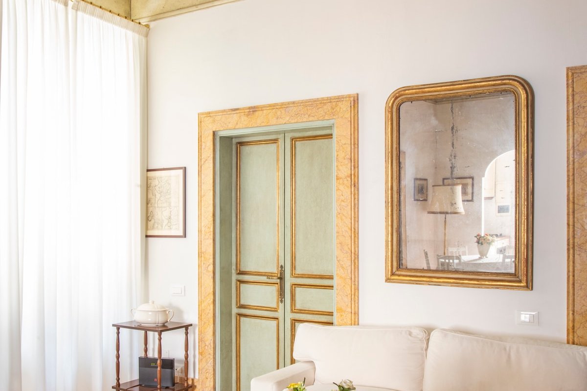 Elegant, Spacious, Central, in historical building gallery image 3