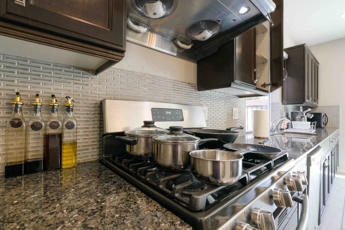 Holiday specials｜Bright &Cozy home& Kids play area gallery image 5