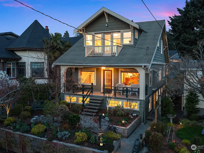 Stately Craftsman- Central Location: Downtown 1 mi