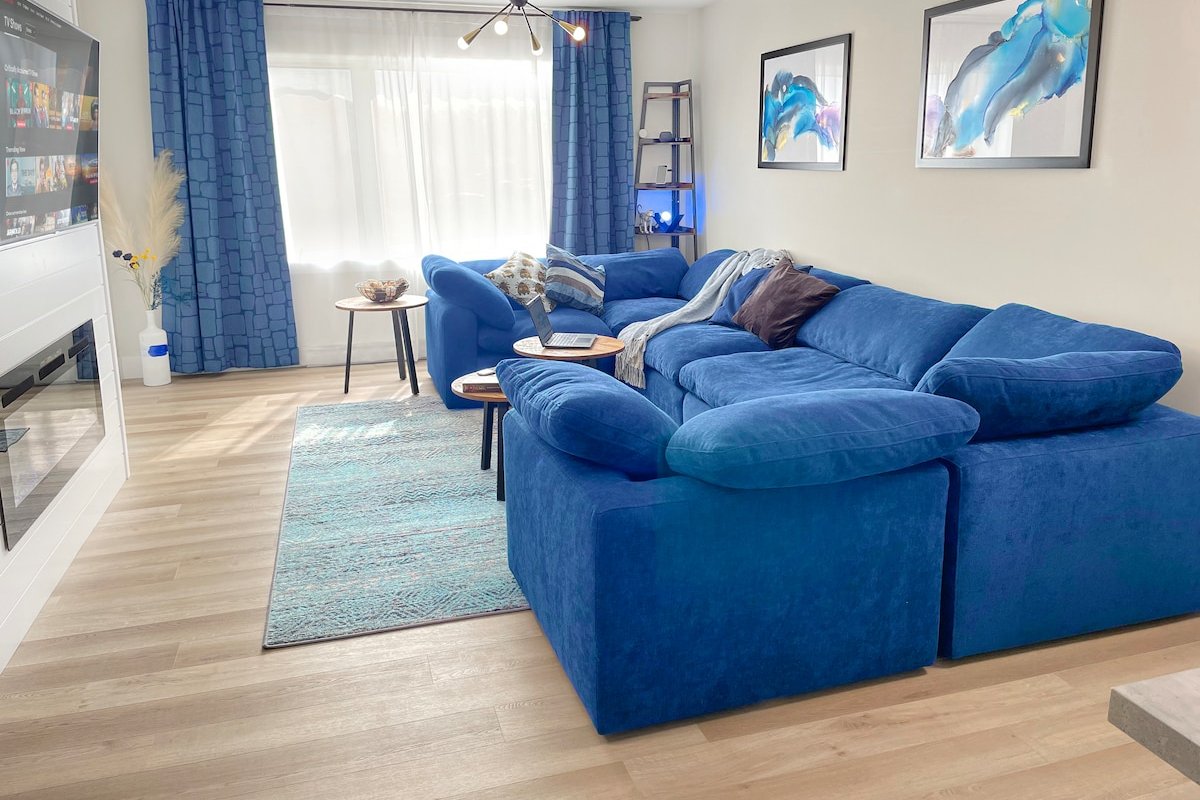 Soak, Play & Indulge: 4xTV Smart Home Retreat gallery image 3