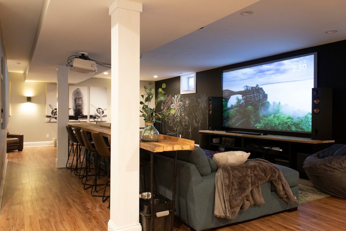 Italian Vil Gem | GameRm • High St .2mi • Parking gallery image 5