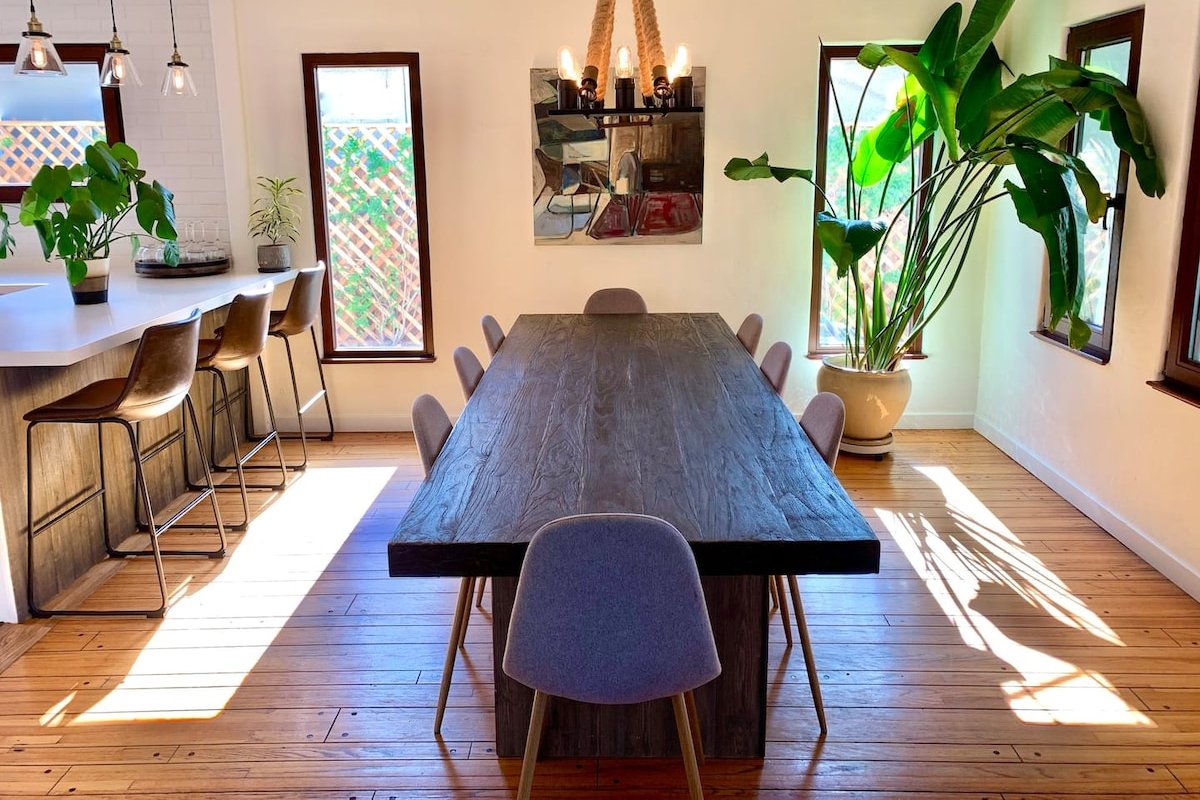 Classic Eagle Rock Hilltop Retreat with 360° Views gallery image 5