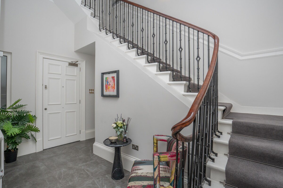 Georgian Splendor in Central Edinburgh gallery image 5