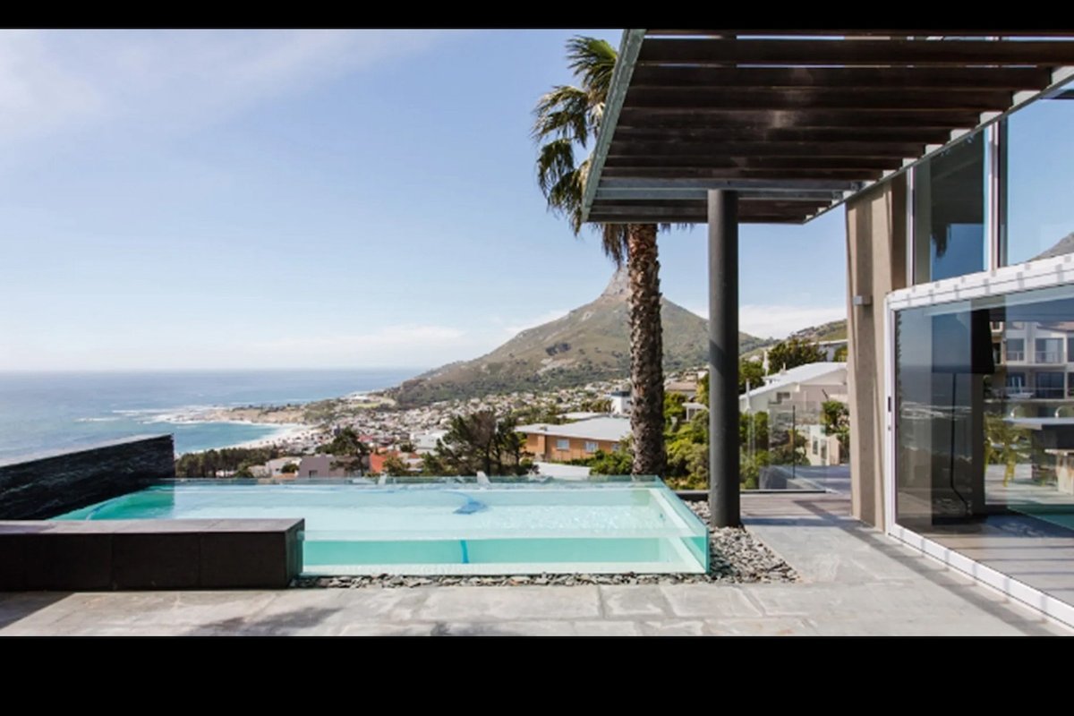Award winning AquaVillaPent/h CampsBay pvt h/ pool gallery image 5