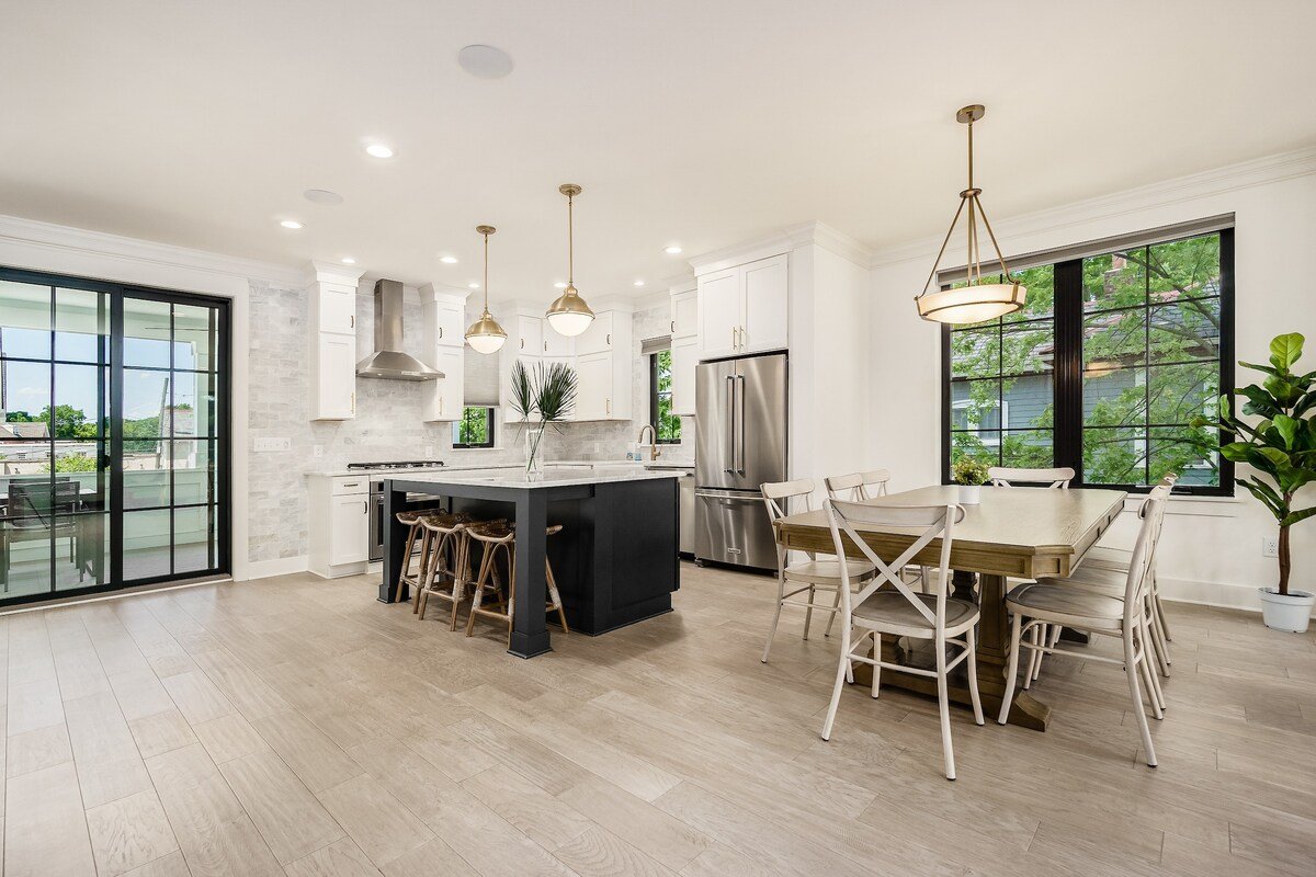 HUGE NEW LUXE HOME W/ TERRACE! BEST AIRBNB IN CBUS gallery image 3